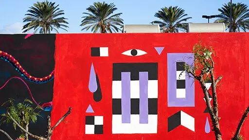 Minimalism versus Maximalism